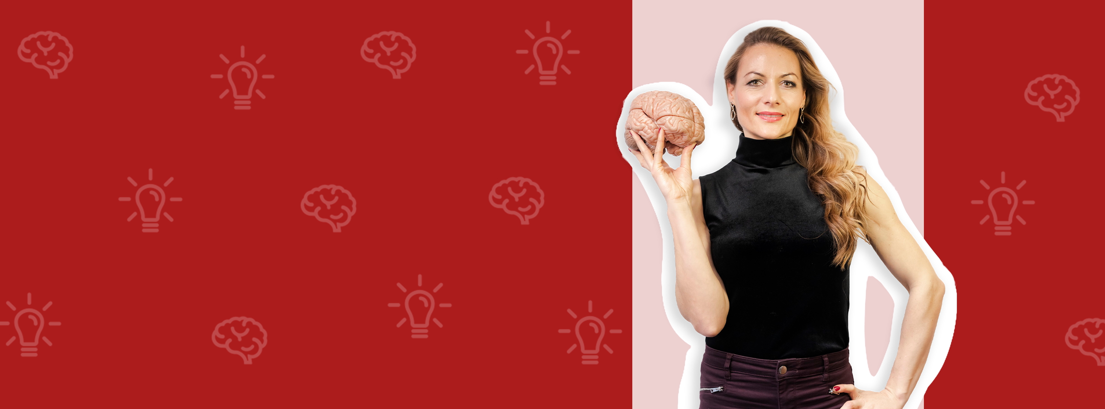 Une femme souriante tient un modèle de cerveau dans sa main droite. Elle porte un haut noir et un fond rouge, illustré de symboles de lumière et de cerveaux. L'image évoque des thèmes liés à l'intelligence et à la créativité.